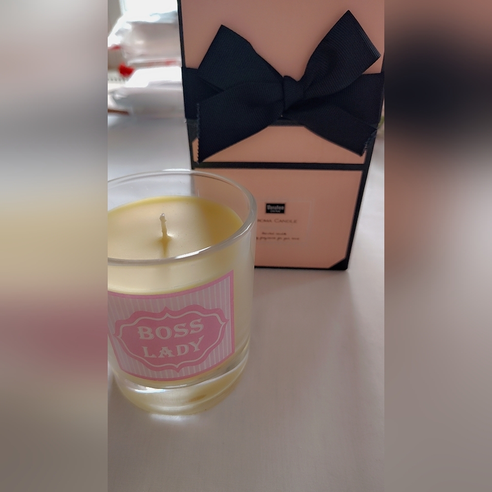 🕯️ Menahem “Boss Lady” Pomegranate Candle – NWT – Gift Boxed 🕯️ - Picture 6 of 8